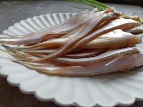 凤尾鱼准备300克。