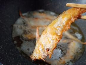 油炸成两面金黄就可以。