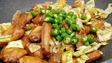 爱吃辣的加点青椒。