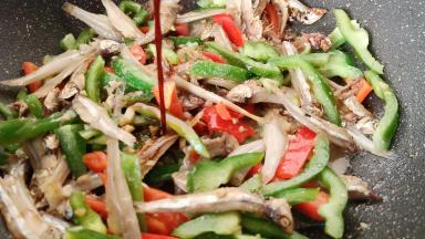 生抽2勺，颜色更加地好看。