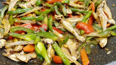 翻炒均匀就可以起锅。