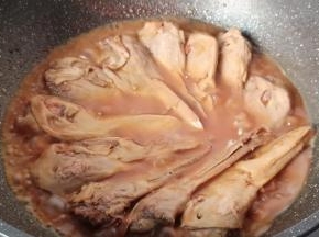 快中小火慢慢炖入味。