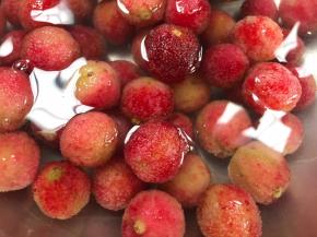 放入锅中，加入同等量的清水