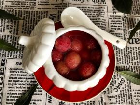 冰凉酸甜的杨梅罐是不是很诱惑人的哈