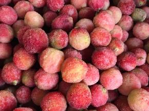 再用活水冲洗干净，沥干水分