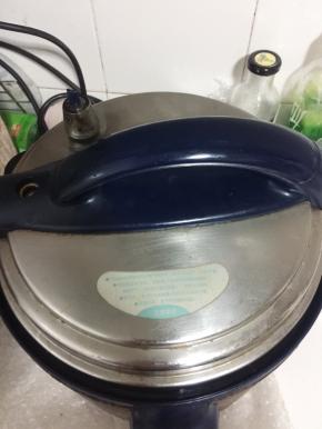 盖上盖子，按蹄筋键即可。