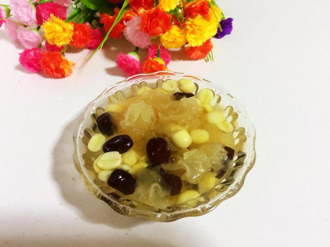 莲子红枣银耳汤