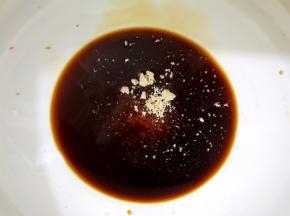 加入鸡粉，糖和盐