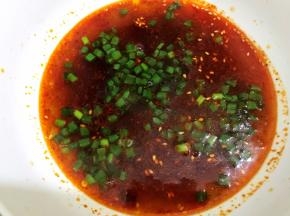 撒入一小把葱花