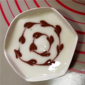 用牙签连接即成简单的图案。