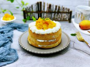 把切好的芒果放在中间即可。