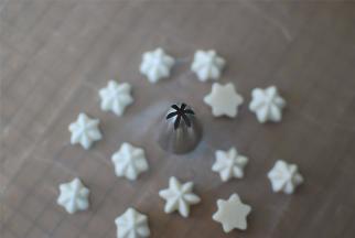 这是6齿菊花嘴挤出来的花型。