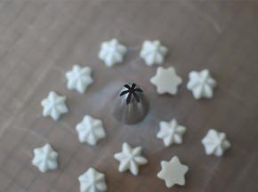 这是6齿菊花嘴挤出来的花型。