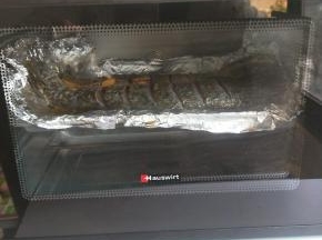海氏烤箱200度提前预热五分钟。然后放进烤鱼。烘烤30分钟。