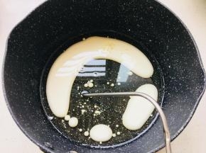 牛奶与玉米油加热到45度