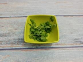 香菜切成小粒