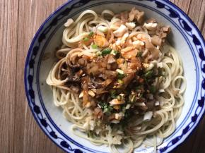 加入所有的调料，这个时候可以不给盐