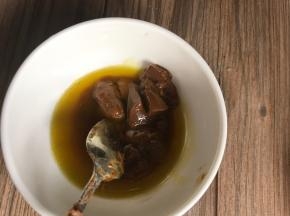 倒入芝麻酱内