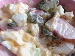 倒一点黑胡椒粉，拌均匀，即成蛋沙拉