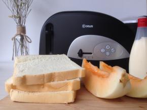 蜜瓜去皮去瓤切薄片