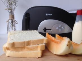 蜜瓜去皮去瓤切薄片