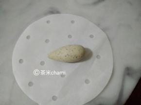 再搓成水滴状的。