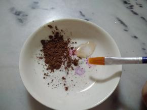 再可可粉加少许水。