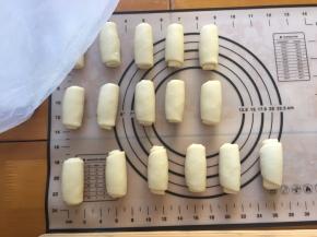 盖上保鲜膜继续松弛15分钟