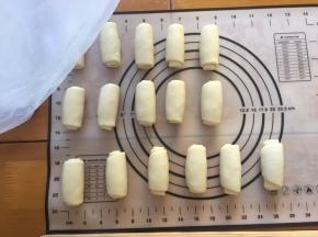 盖上保鲜膜继续松弛15分钟