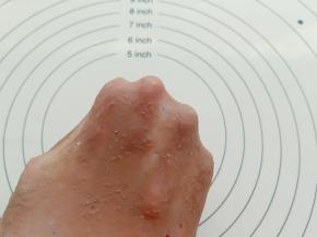 直到揉出有韧性的手膜。