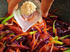 鸡精，翻炒均匀。