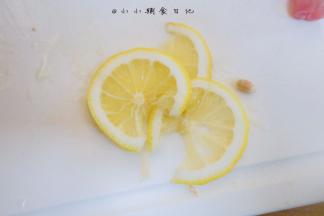 柠檬切片备用 也可以用姜片