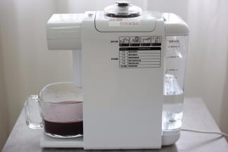 一杯香浓养人的黑米豆浆即可完成，每天喝一杯，哪还用得着买补药呢