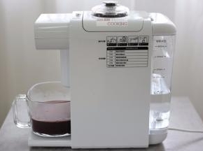 一杯香浓养人的黑米豆浆即可完成，每天喝一杯，哪还用得着买补药呢