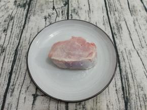 准备里脊肉一块