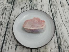 准备里脊肉一块