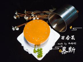 表面具体如果装饰还是需要小伙伴发挥自己的创意了，我们美美哒的百香果慕斯蛋糕就完成了。