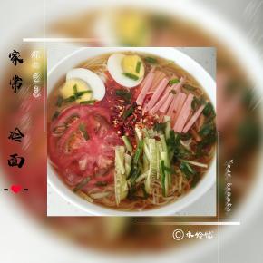 当然具体的配料还是看自己的喜欢，这里只是简单的制作方法，一碗在家就可以做出来的冷面就可以了。