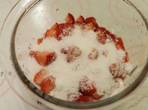 放入所有的细砂糖