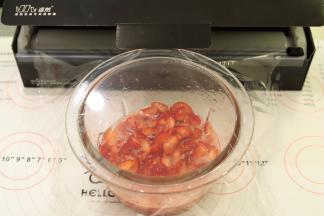 盖上保鲜膜，冰箱冷藏30分钟