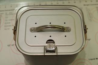 盖上面包机桶的防溅盖