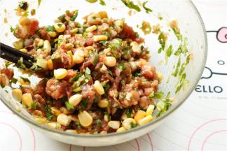 加入玉米粒拌匀。