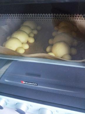 海氏B33烤箱提前165度预热10分钟。然后送入烤箱。烘烤20分钟左右即可。