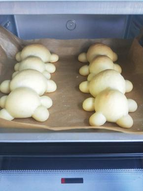 烘烤完成，取出放凉。