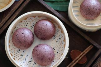 黑米淡淡的香夹杂着麦香，非常的诱人。