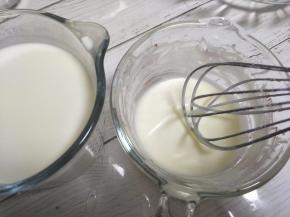 搅匀，再分次倒入奶液，每次搅匀后再倒。直到全部混合。