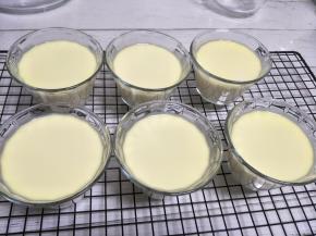 取出后晾凉，封口放入冰箱冷藏只是2小时以上。我是晚上做的，冷藏了一晚上。