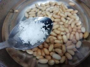 在加入盐