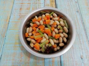 煮好后捞出沥干水分，在放入盆中