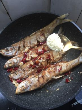 加入一勺鸡精调味。